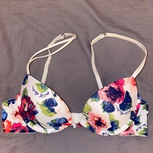 Gilly Hicks Super Push Up Plunge 32A